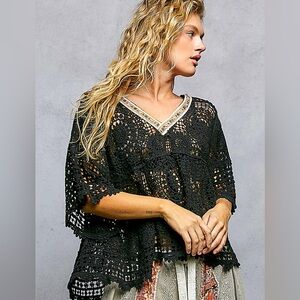 ♥️Hello Gorgeous! POL Beaded V-Neck Crochet Top with Scalloped Hem - Black